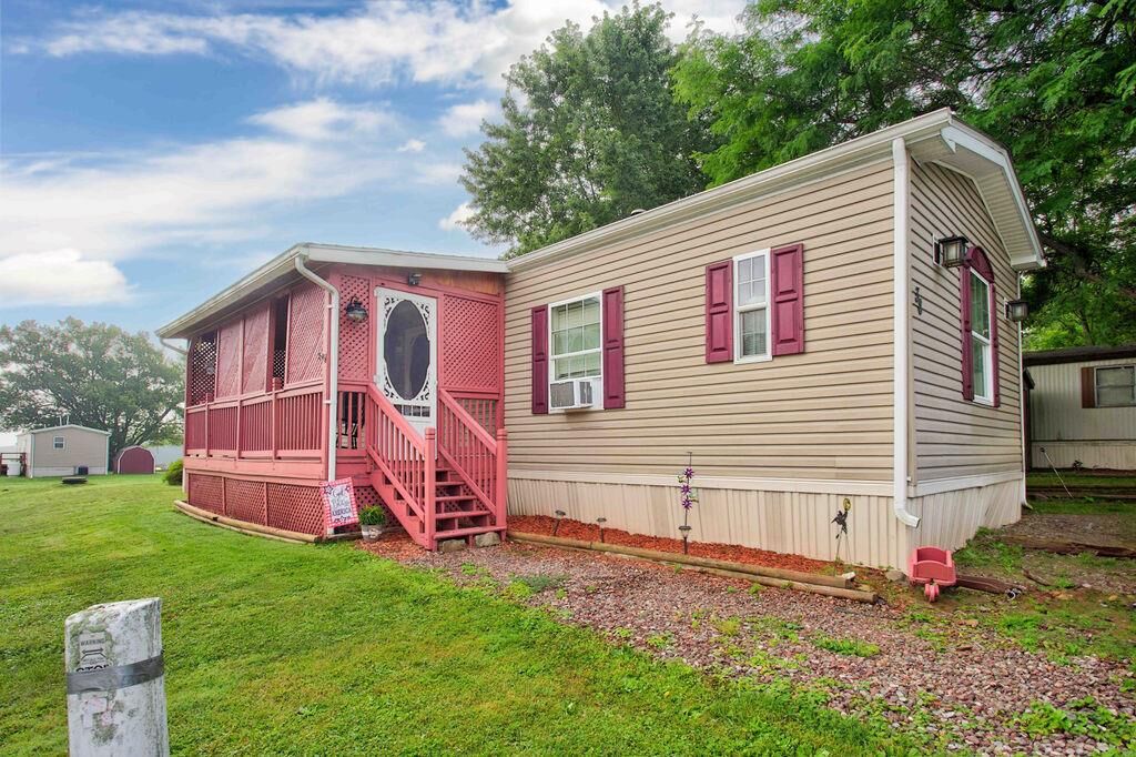 Property Photo: 38 Amber Ln PA 18831