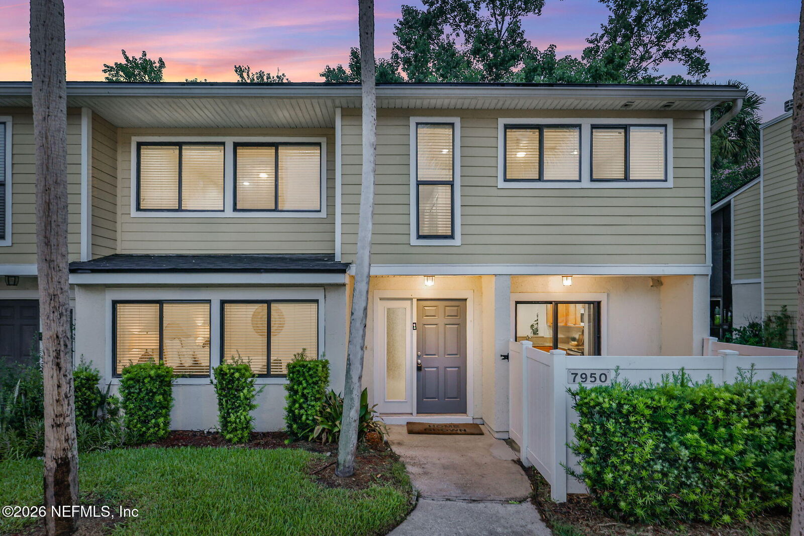 Property Photo: 7950 Los Robles Court 7950 FL 32256