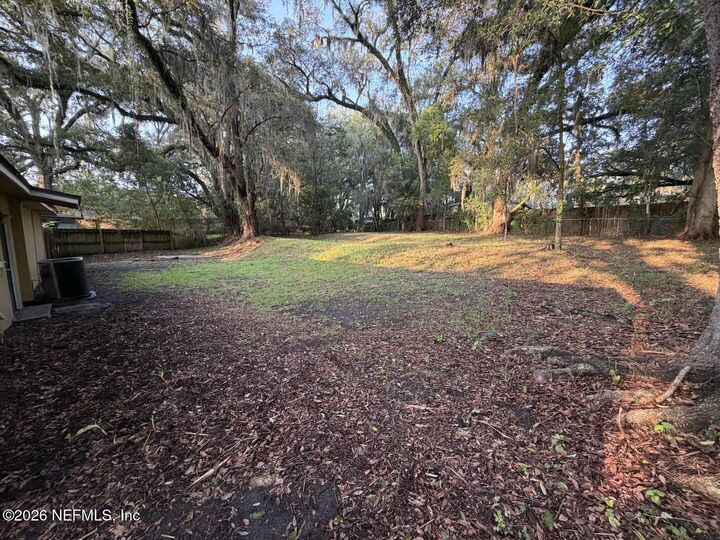 Property Photo: 6880 Tinkerbell Lane FL 32210
