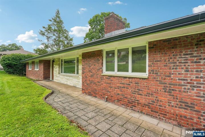 Property Photo:  31 Surrey Drive  NJ 07470 