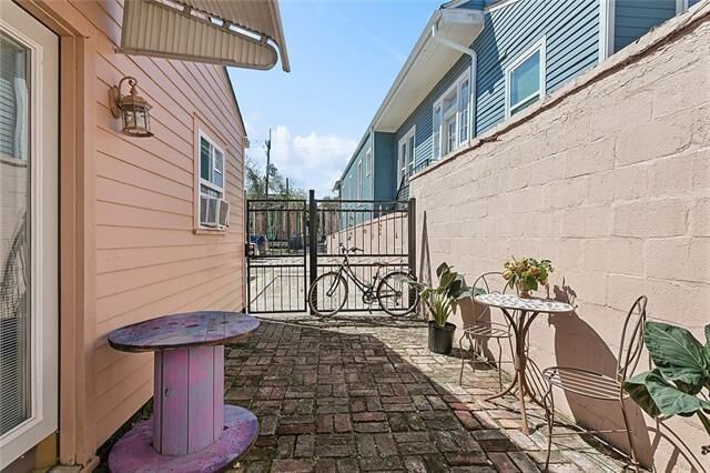 Property Photo: 1431 St Andrew Street H LA 70130