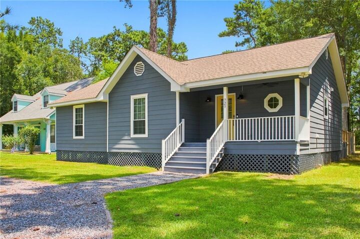 Property Photo: 725 Willow Oak Lane LA 70471