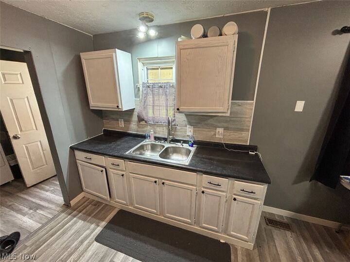 Property Photo: 9888 Short Drive OH 44288