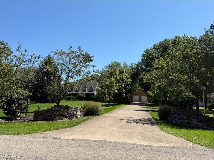 Property Photo: 1406 Henn Hyde Road NE OH 44484