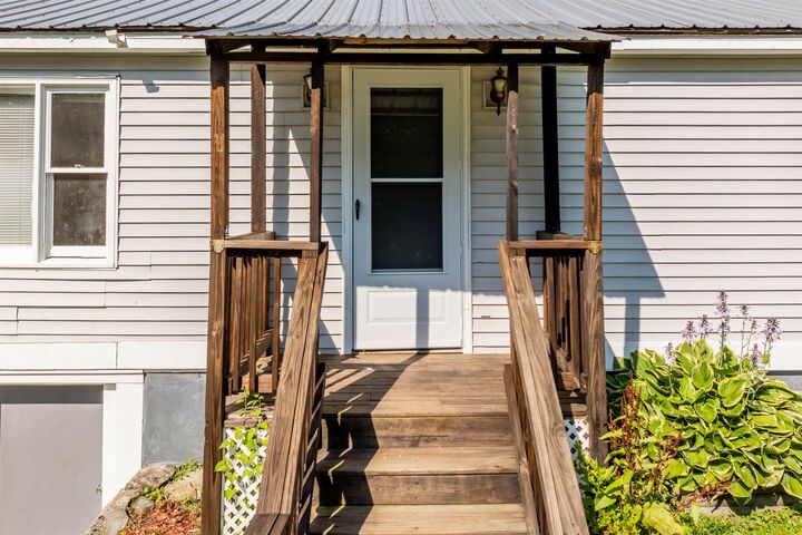 Property Photo:  10 Swan Street  NH 03782 
