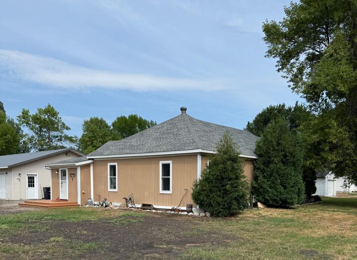 Property Photo: 352 3rd Avenue S ND 58012