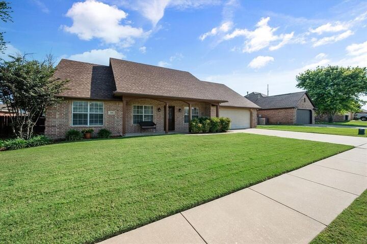 Property Photo: 509 Valarie Lane TX 76065