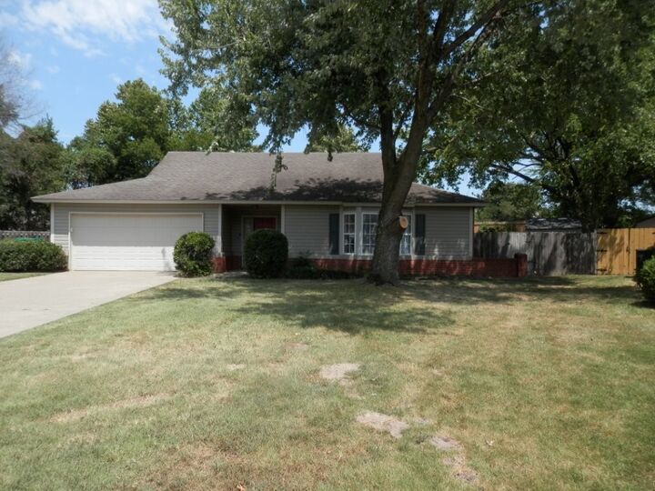Property Photo: 2725 W Highland Circle AR 72756