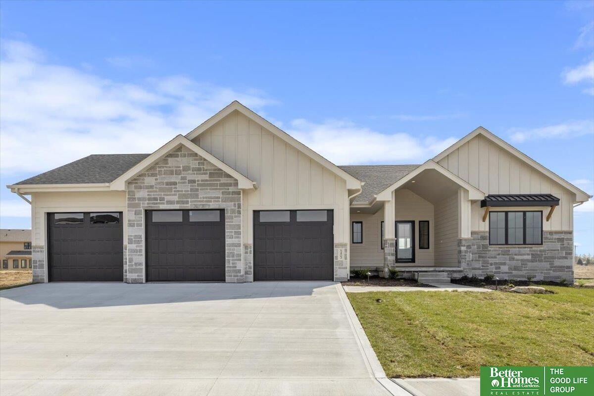 Property Photo:  3651 S 218 Avenue  NE 68022 