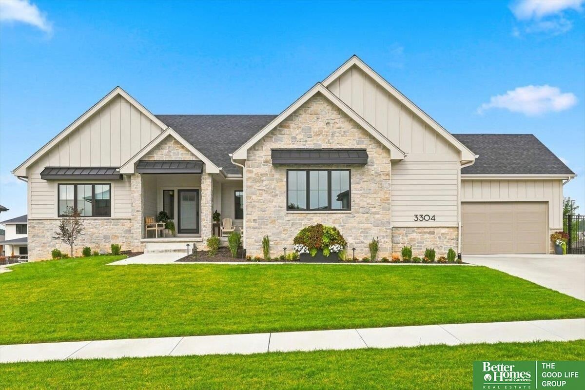 Property Photo:  3651 S 218 Avenue  NE 68022 