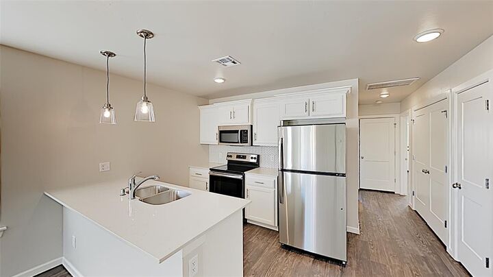 Property Photo: 5017 Avion Court OK 73135