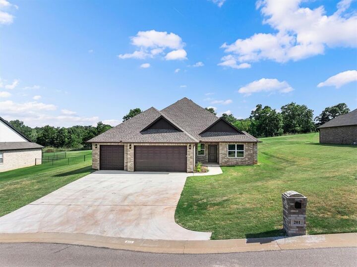 Property Photo: 201 Canyon Creek Lane OK 73044