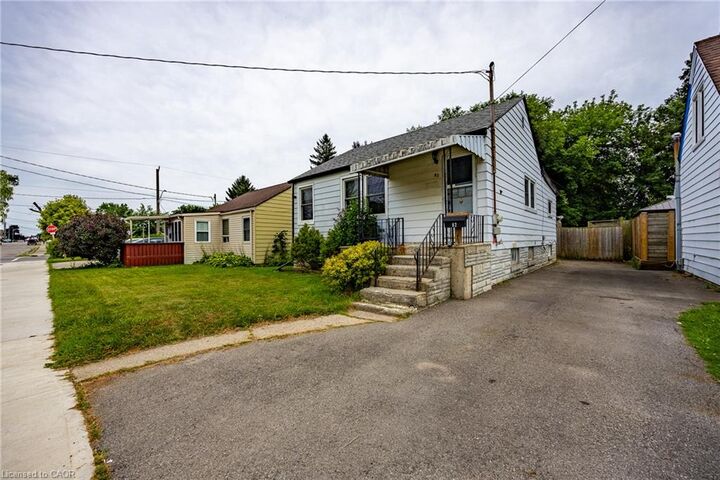 Property Photo: 82 Salisbury Avenue ON N3S 1N2