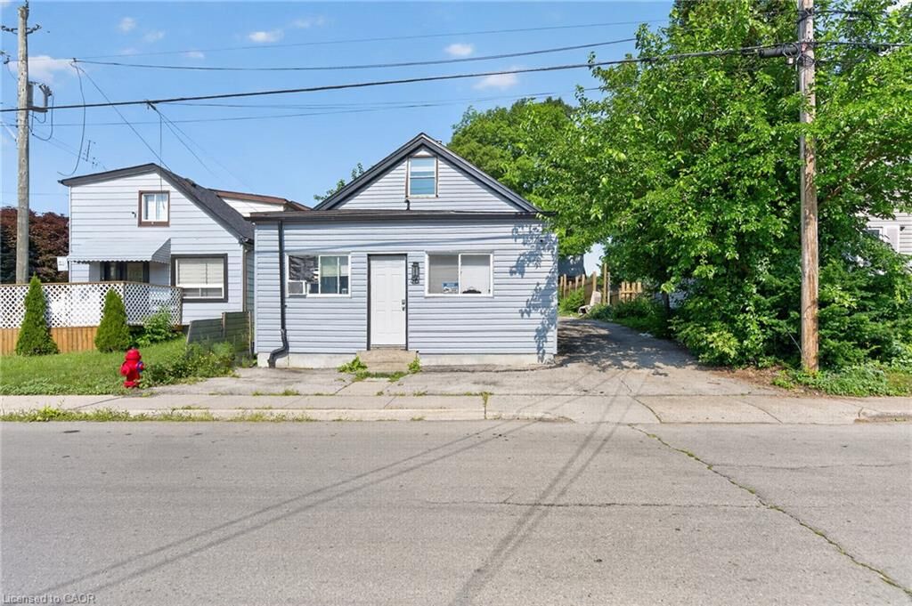 Property Photo: 56 East 32nd Street ON L8V 3R6