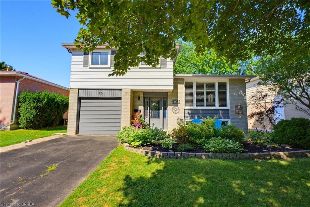 Property Photo:  93 Winding Way  ON N3R 6A4 