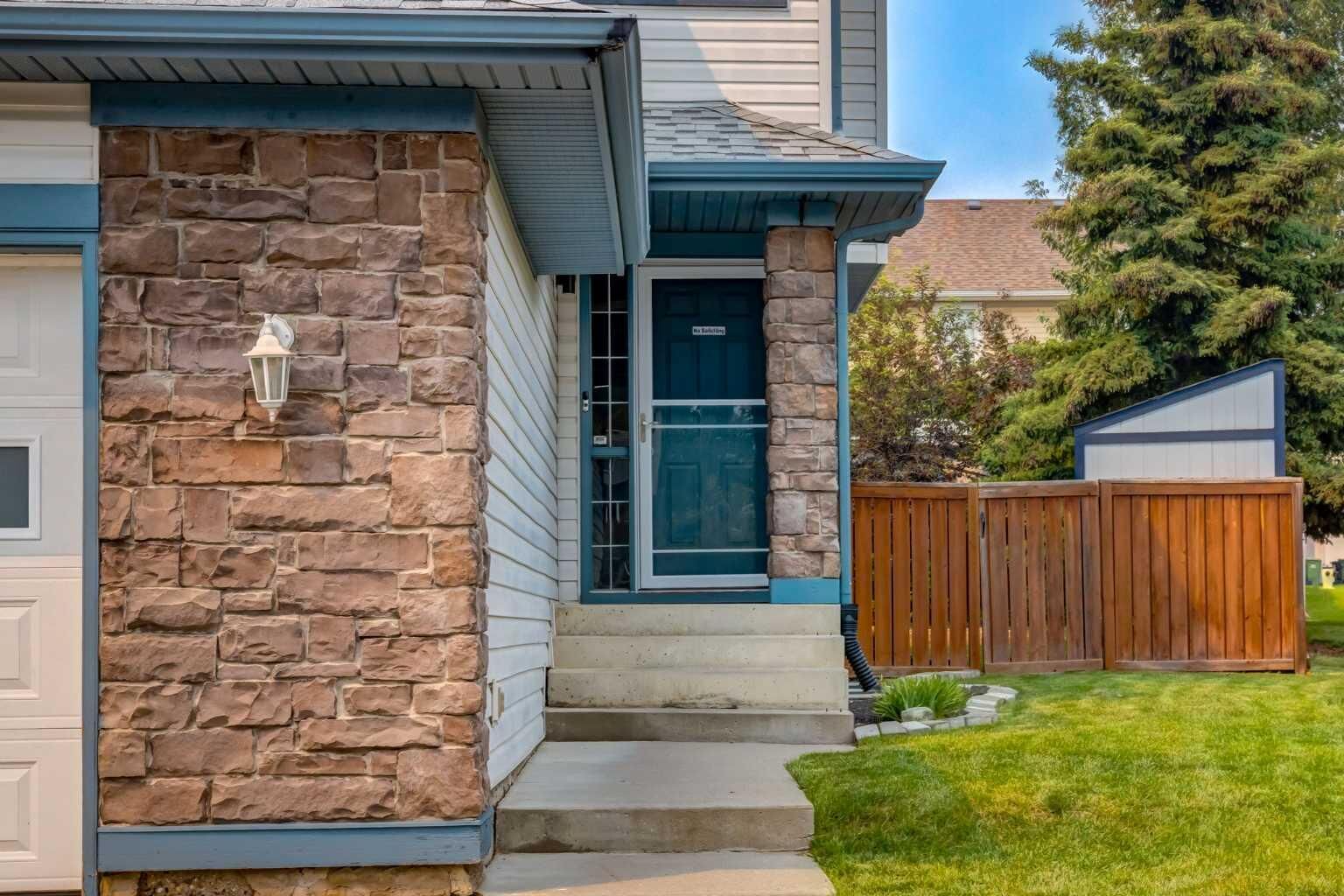 Property Photo:  156 Tuscany Meadows Close NW  AB T3M 2M9 