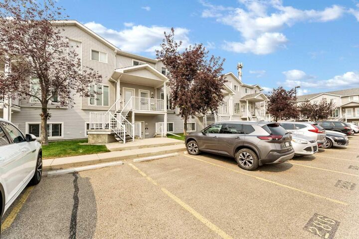 Property Photo:  284 Northlands Pointe NE  AB T1C 0C1 