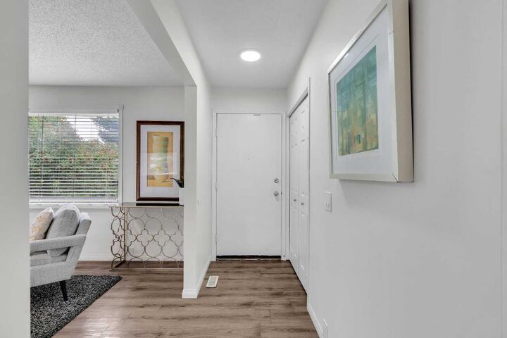 Property Photo: 27 Dovercrest Way SE AB T3B 1X1
