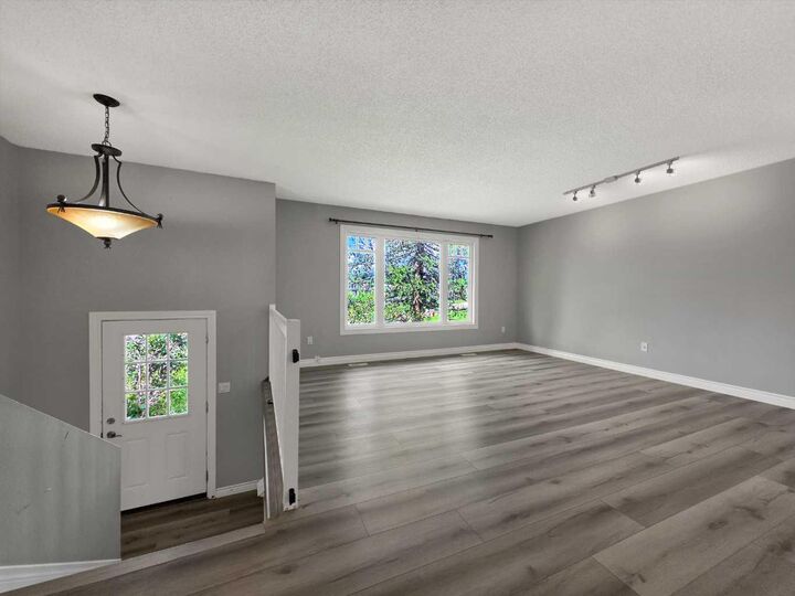 Property Photo:  10629 104 Avenue  AB T0E 0Y0 