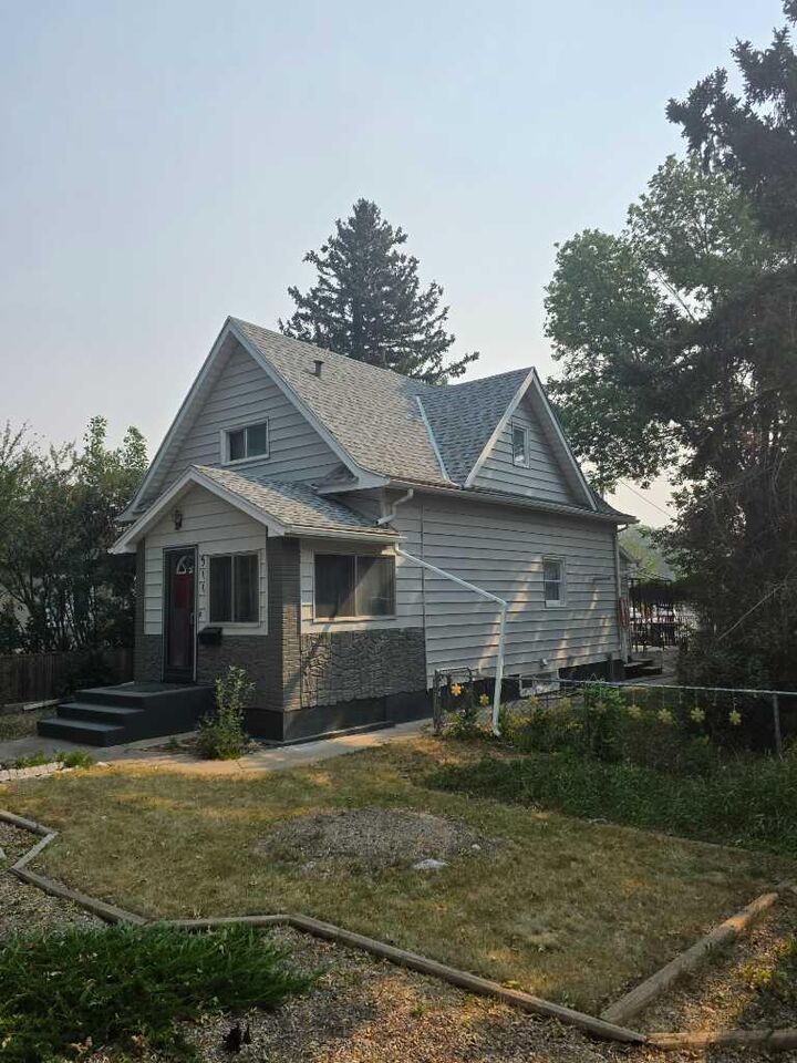 Property Photo: 511 12C Street N AB T1H 2N4