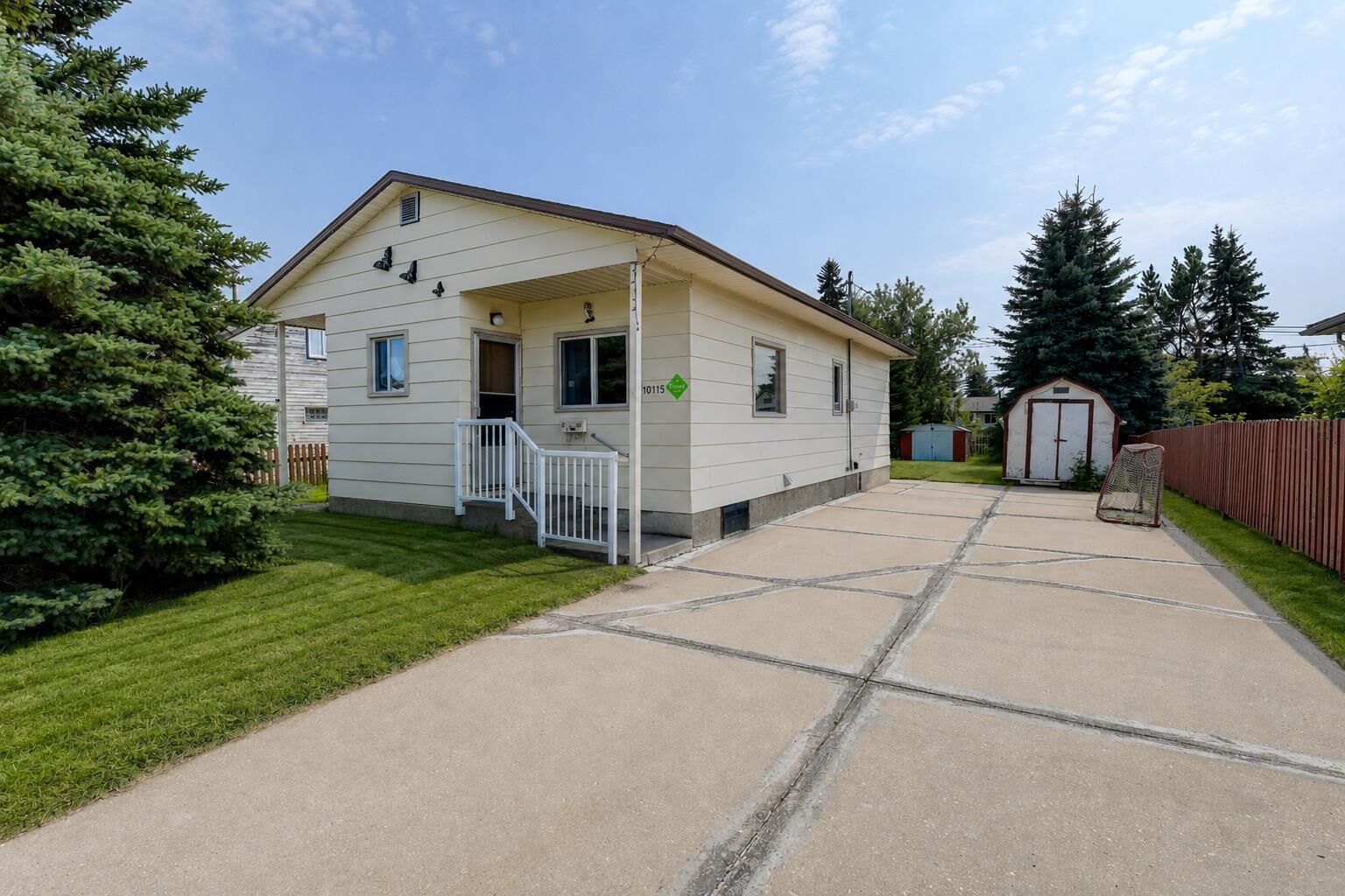 Property Photo: 10115 110 Avenue AB T8V 1S6