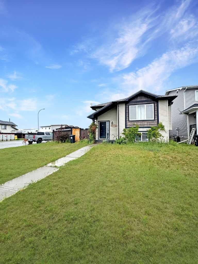 Property Photo:  9540 113 Avenue A  AB T8X 5C5 