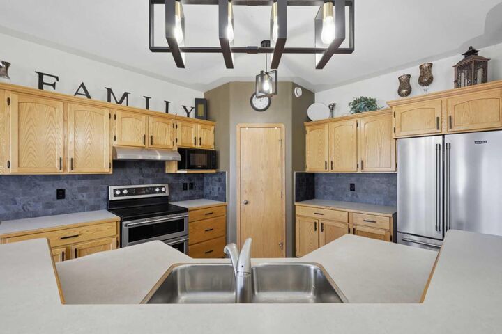 Property Photo:  6 Firdale Drive  AB T4S 2H9 