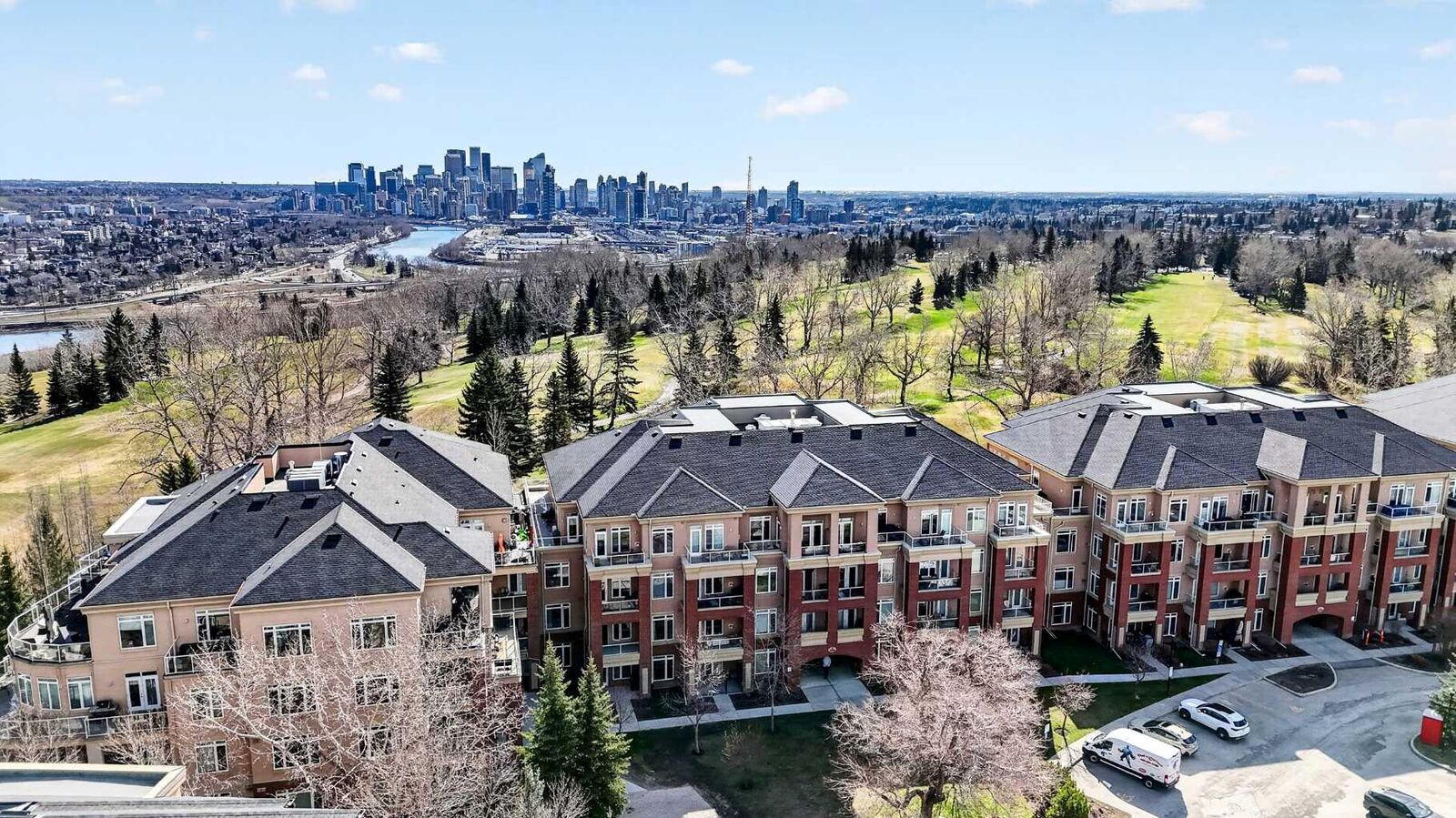 Property Photo: 14 Hemlock Crescent SW 7304 AB T3C 2Z1