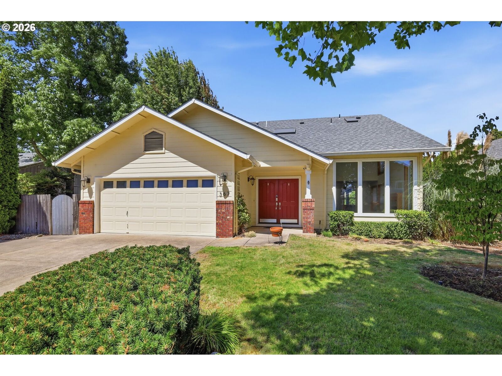 Property Photo:  367 Lynnbrook Dr  OR 97404 