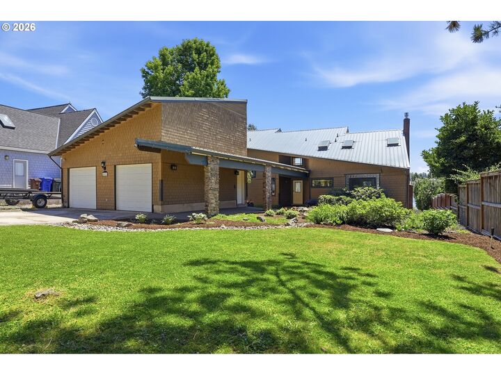 Property Photo:  20122 NE Interlachen Ln  OR 97024 