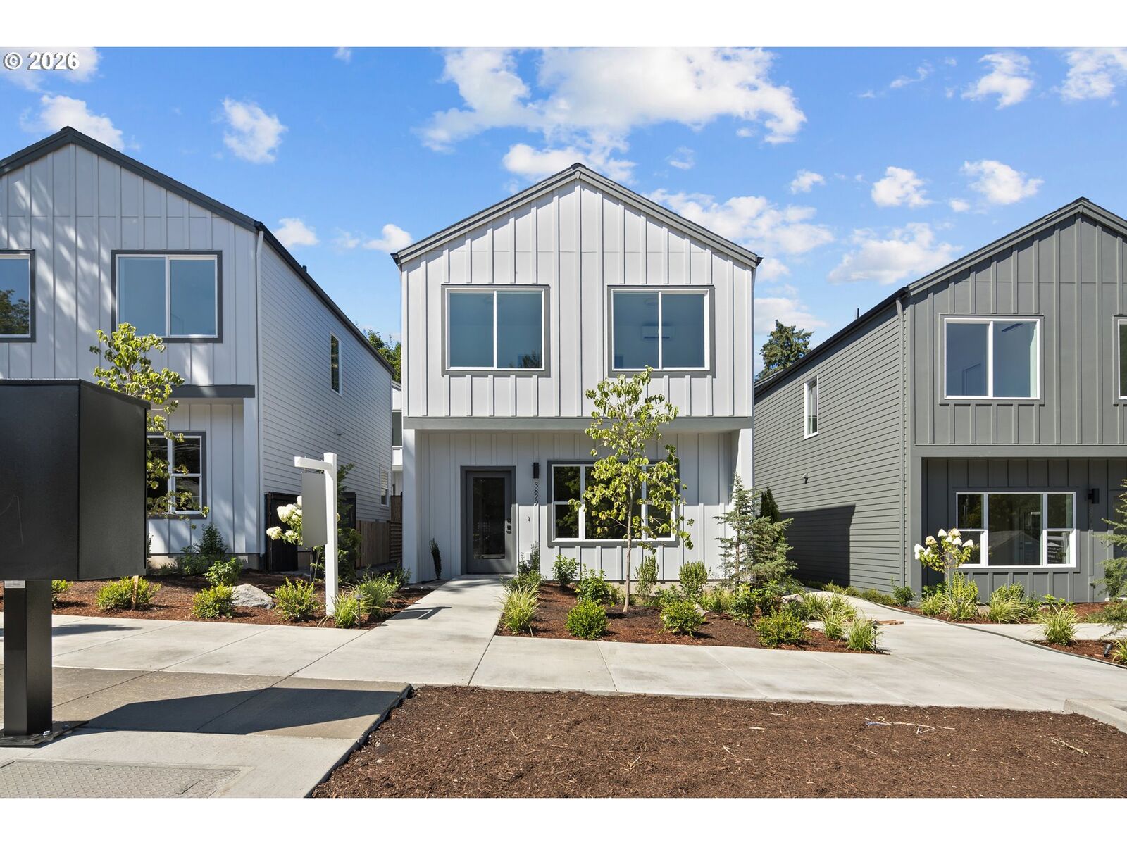 Property Photo:  3829 SW Pomona St  OR 97219 