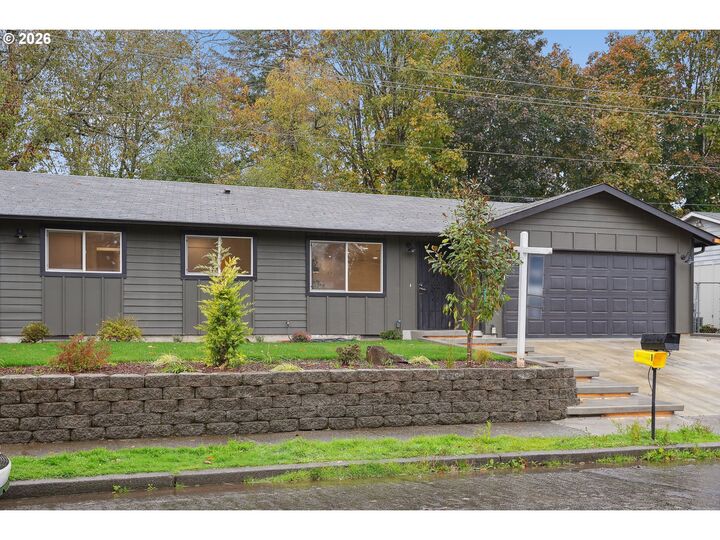 Property Photo: 3033 SE Condor Ave OR 97080