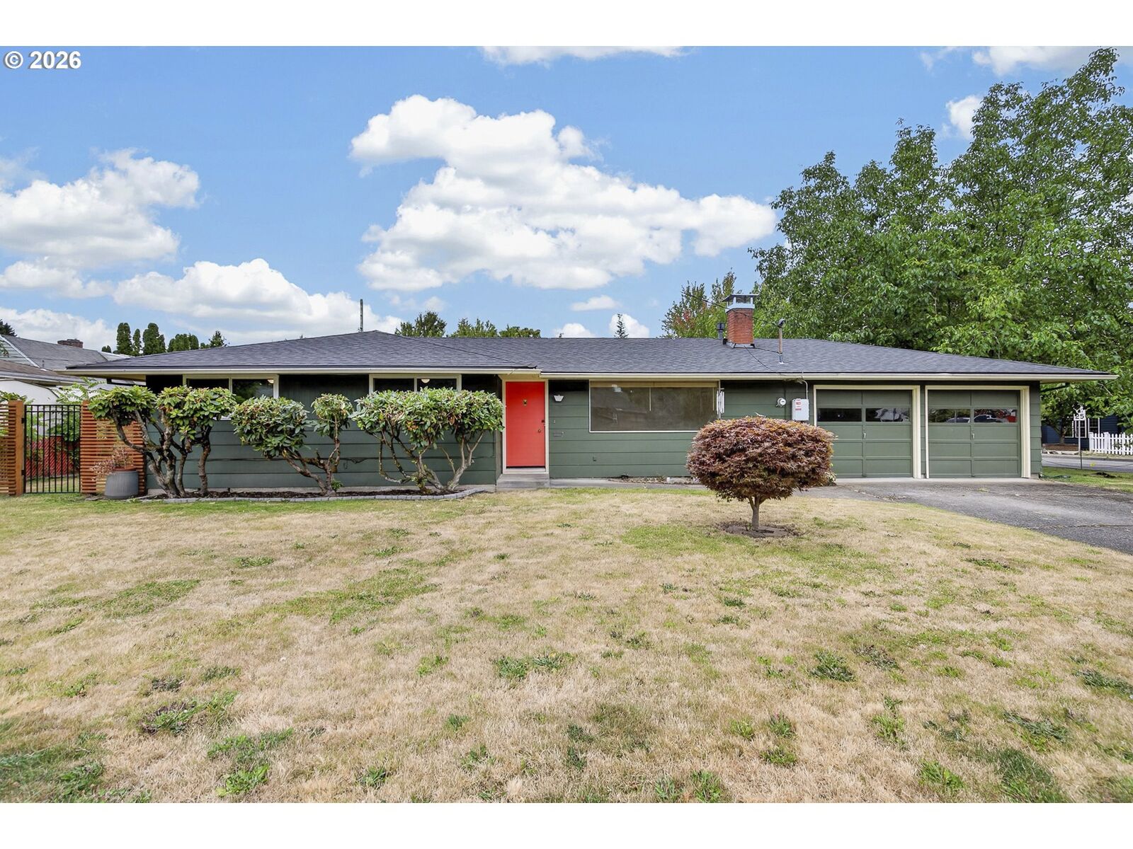 Property Photo:  3210 SE Sherrett St  OR 97222 