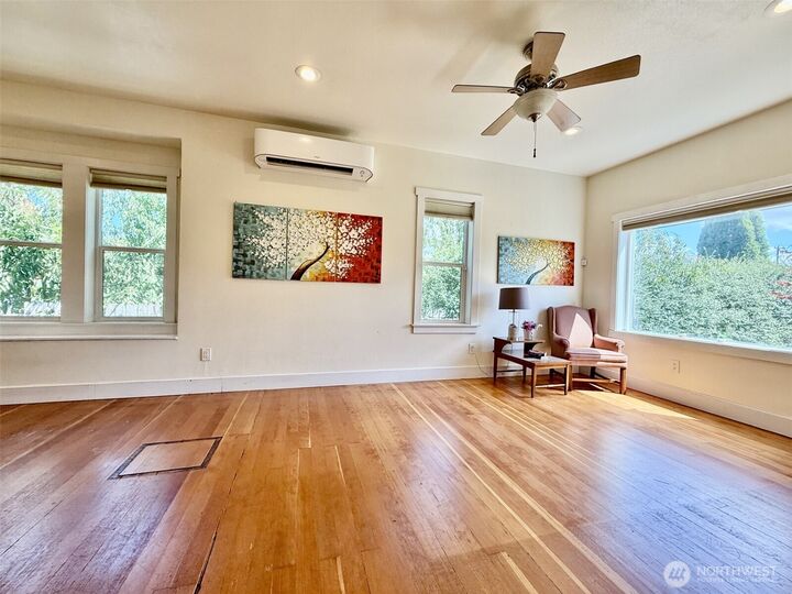 Property Photo: 915 E Harrison Street WA 98404