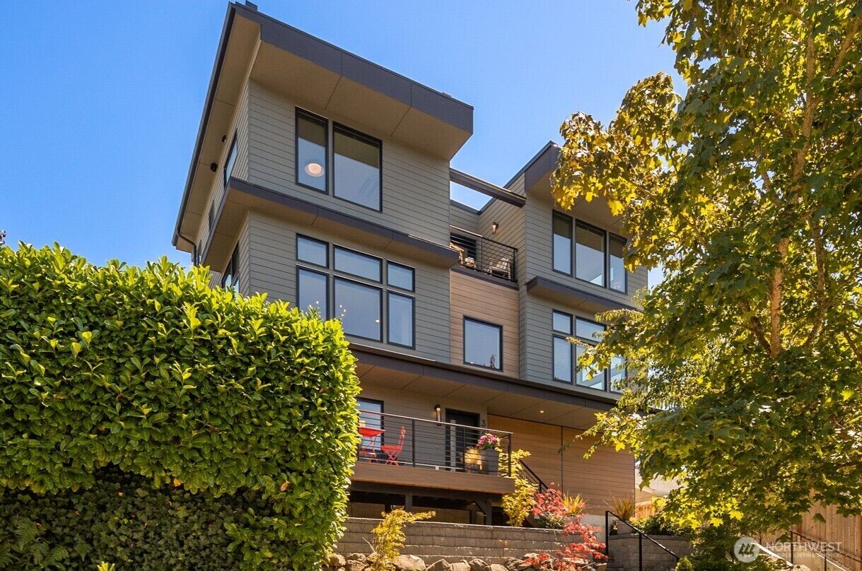 Property Photo:  3240  32nd Avenue W  WA 98199 