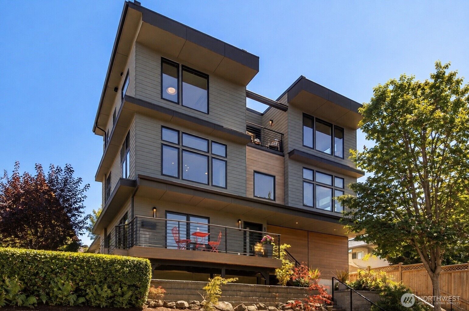 Property Photo: 3240 32nd Avenue W WA 98199