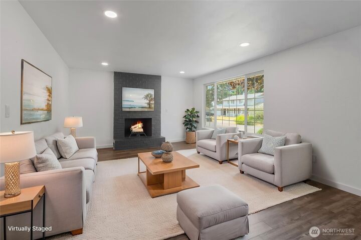 Property Photo: 17203 5th Avenue E WA 98387