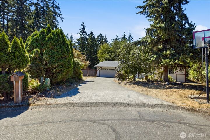 Property Photo: 23916 65th Avenue Ct E WA 98338