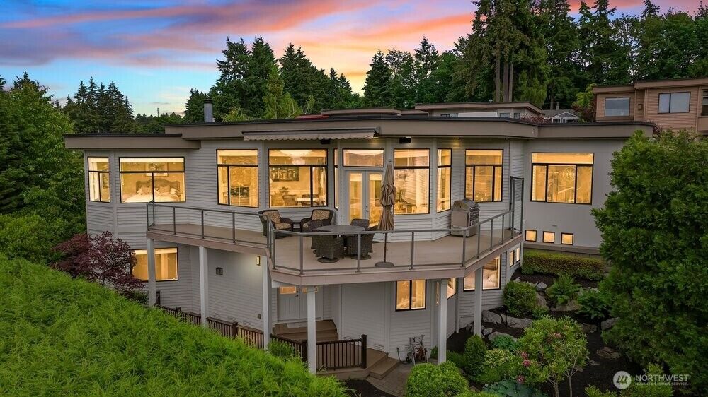 Property Photo:  7619  115th Place NE  WA 98033 