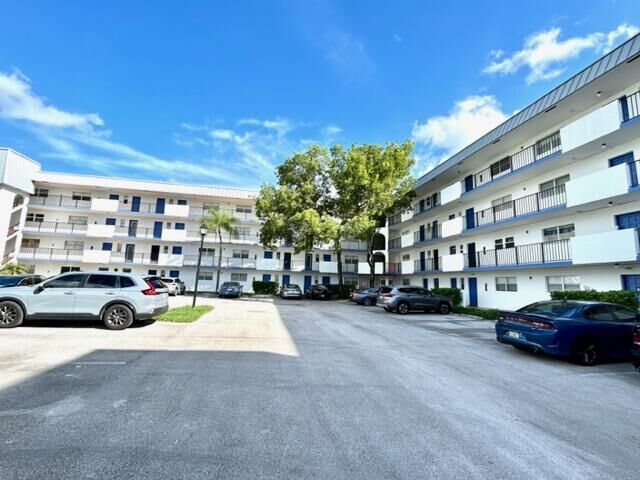 Property Photo:  6061 N Falls Cir Drive 402  FL 33319 