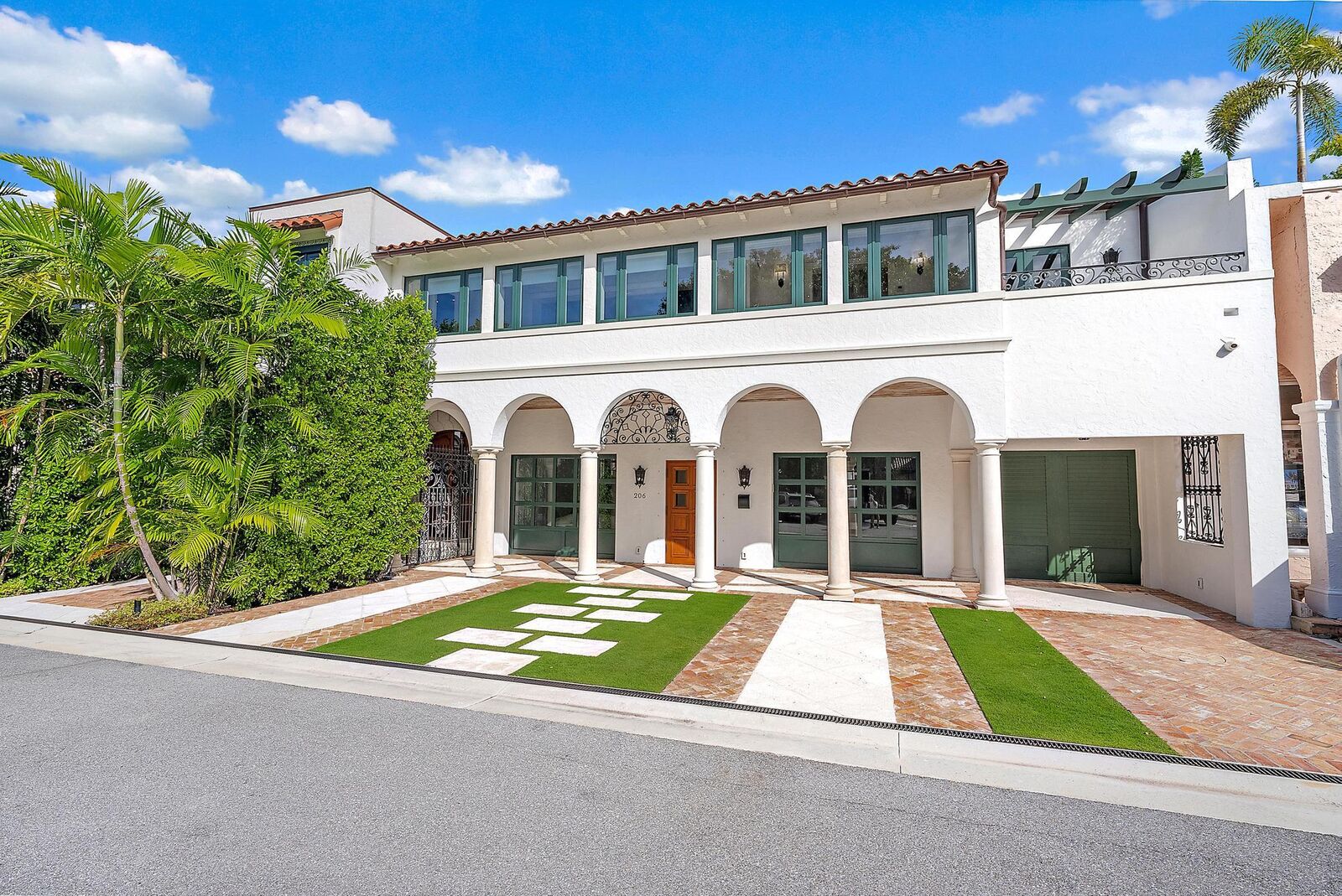 Property Photo:  206 Phipps Plaza  FL 33480 