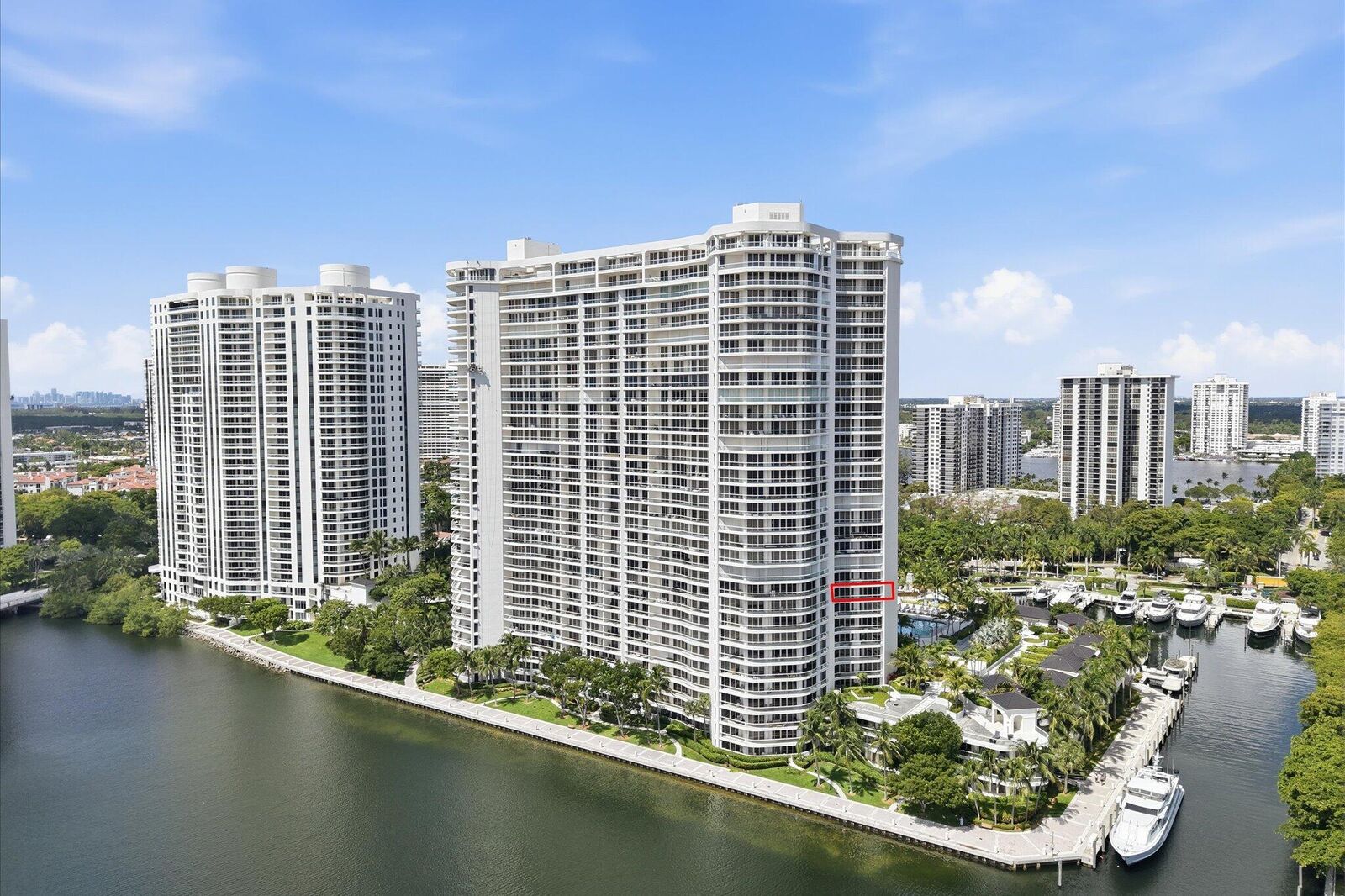 Property Photo:  7000 W Island Boulevard 907  FL 33160 
