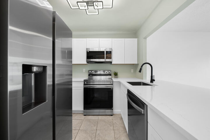 Property Photo: 600 SE 2nd Avenue K22 FL 33441