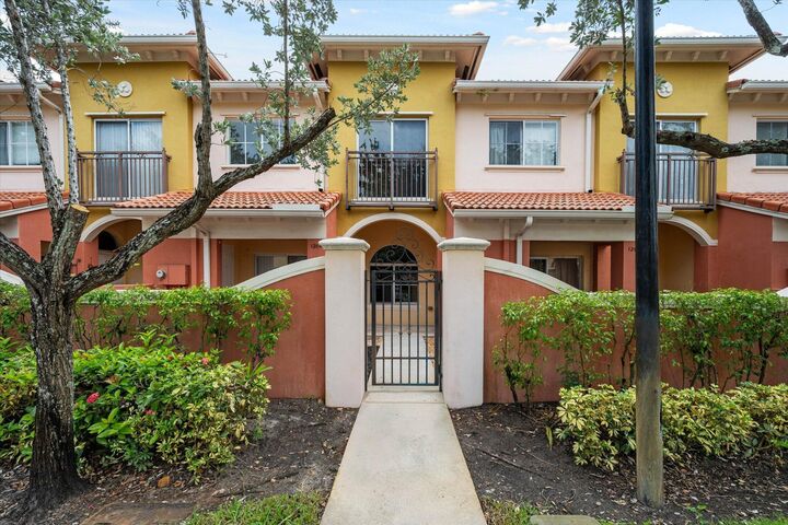 Property Photo:  1204 Santa Catalina Lane  FL 33068 