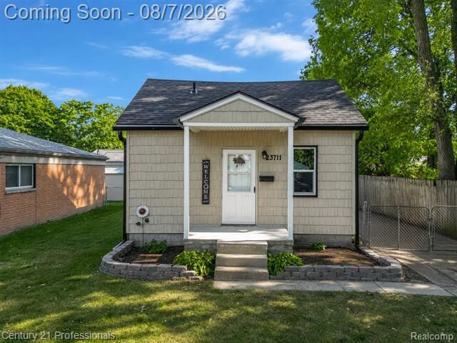 Property Photo: 23711 Annapolis Street MI 48125
