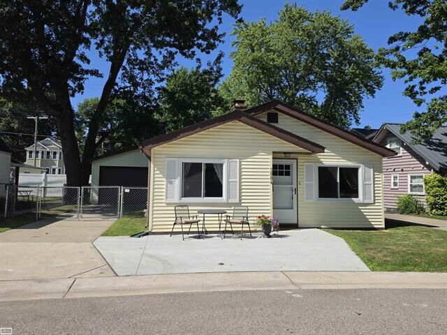 Property Photo: 3004 Maplewood Drive MI 48059