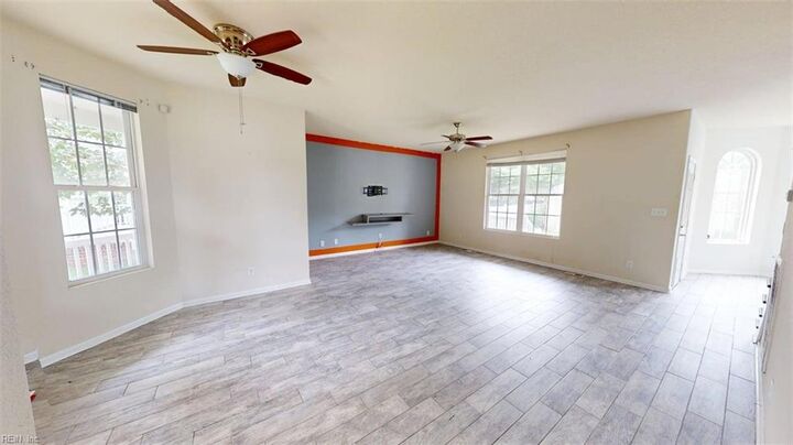 Property Photo:  722 Kilby Ave  VA 23434 