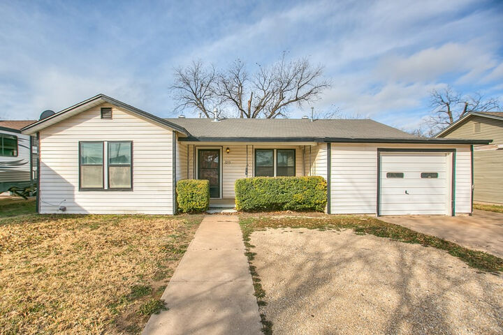Property Photo:  1213 S Bell Street  TX 76903 