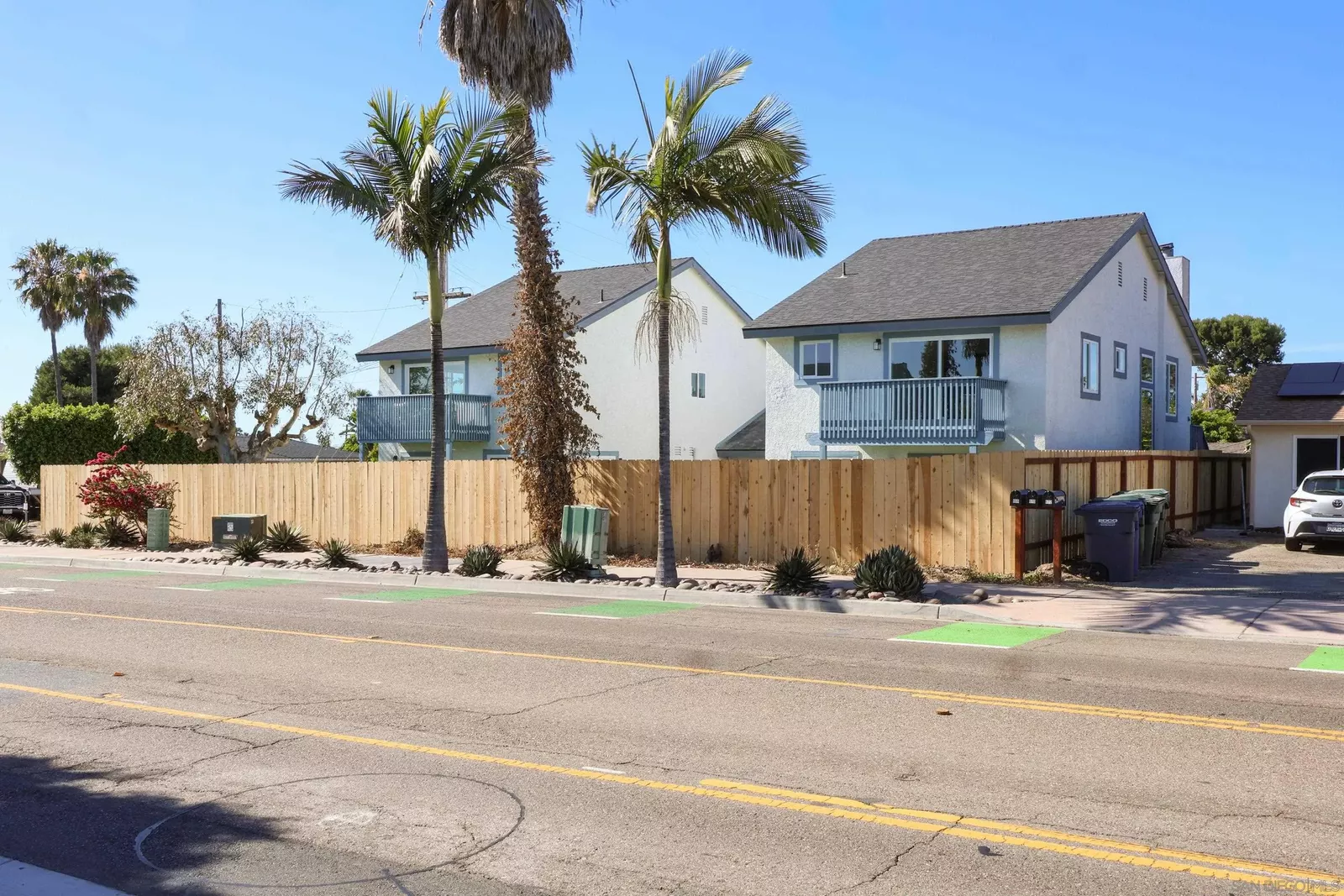 Property Photo:  658-660 Santa Fe Dr.  CA 92024 