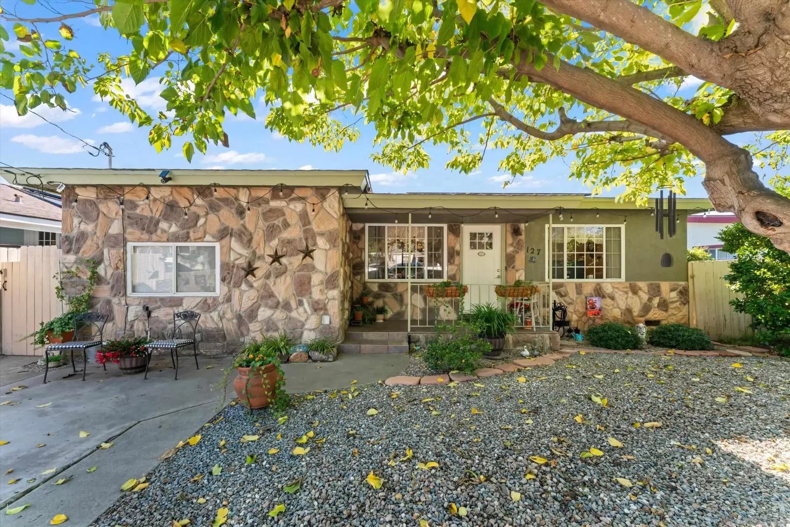 Property Photo: 127 W 11th CA 92025